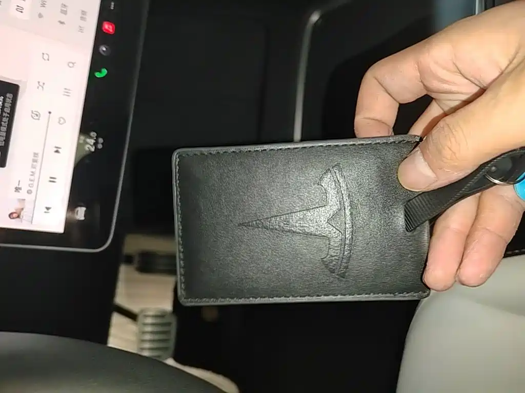 Tesla Model 3 — миниатюра 17
