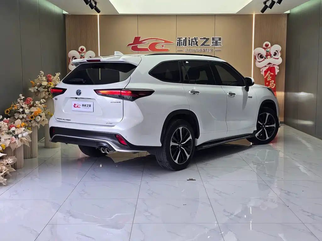 Toyota Crown Kluger — миниатюра 4