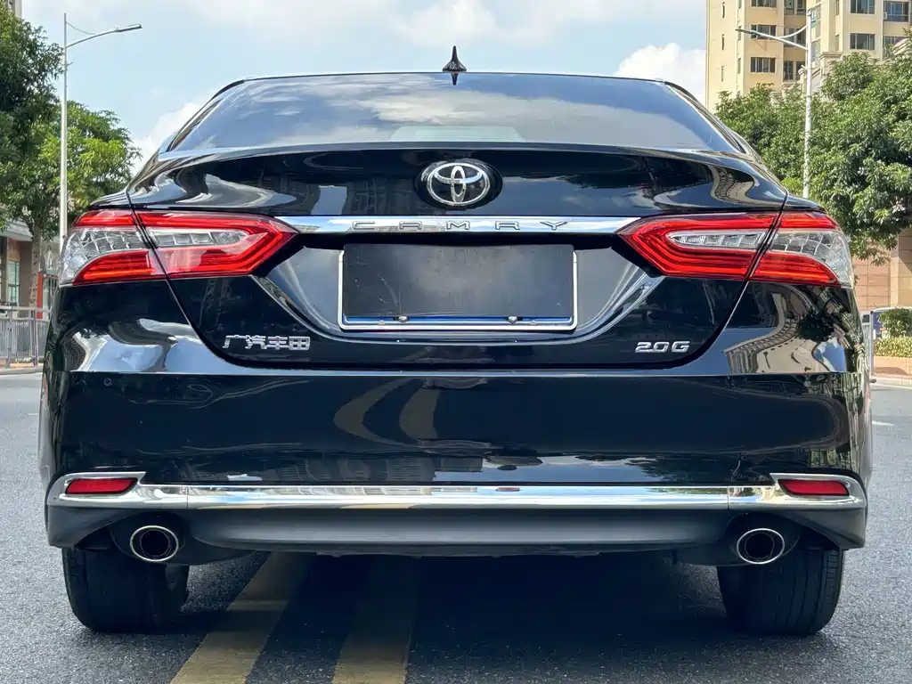 Toyota Camry — миниатюра 5