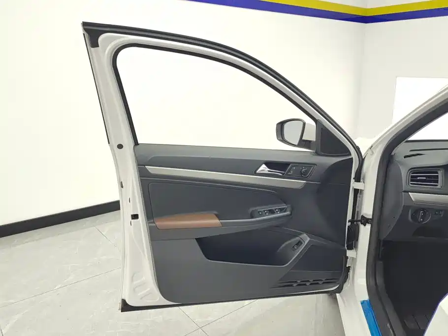 Volkswagen Lavida — миниатюра 7
