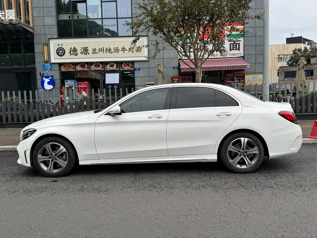 Mercedes-Benz C-Class — миниатюра 3