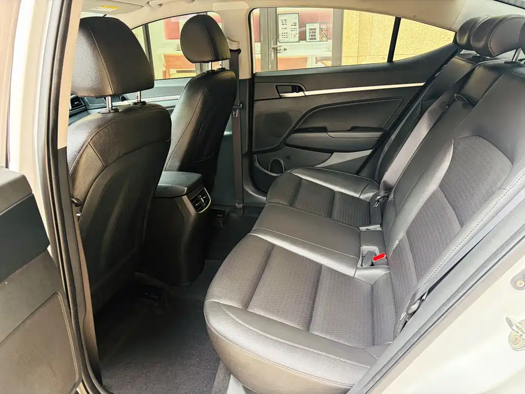 Hyundai Elantra — миниатюра 9