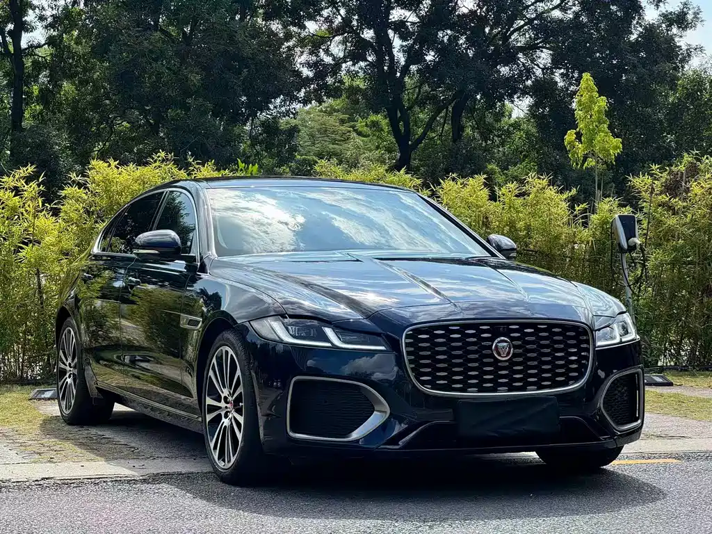 Jaguar XFL — миниатюра 3