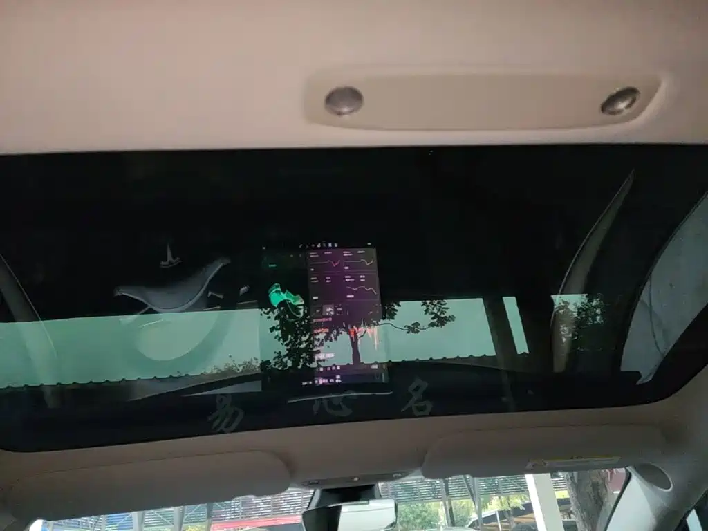 Tesla Model 3 — миниатюра 18