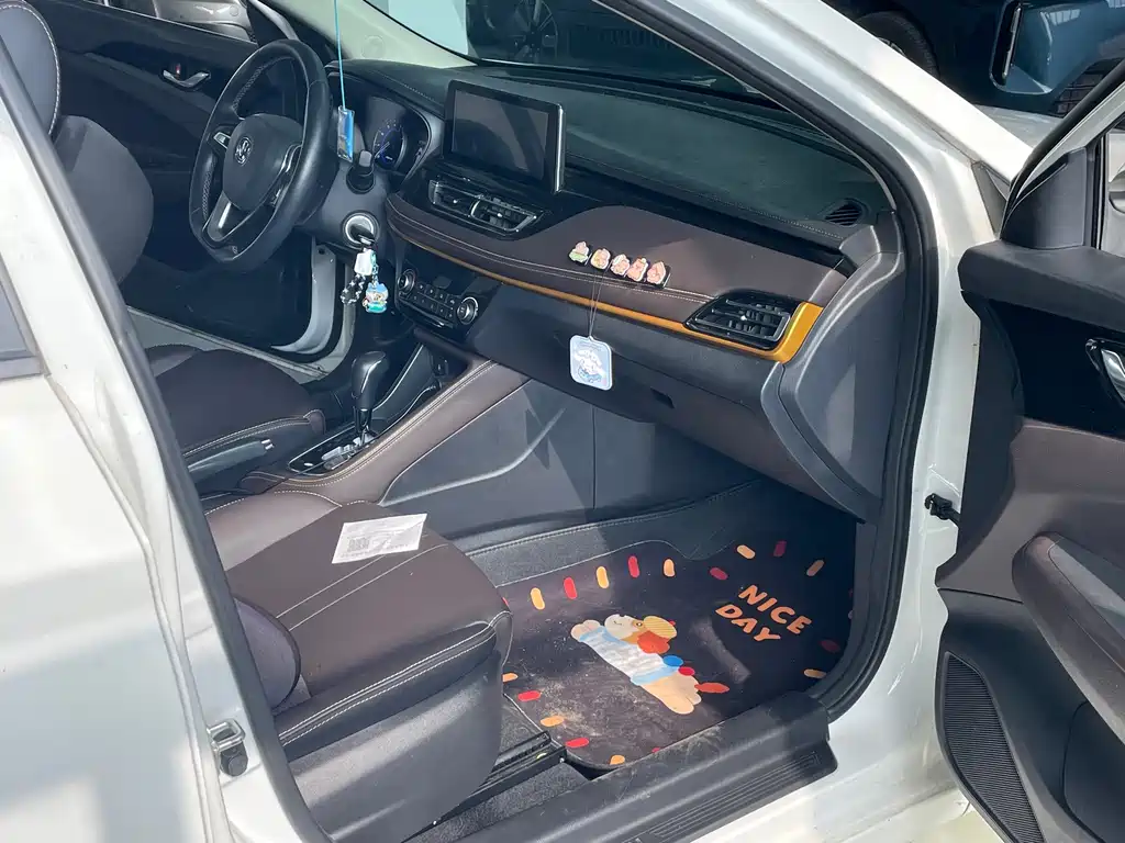 Changan Eado DT — миниатюра 9