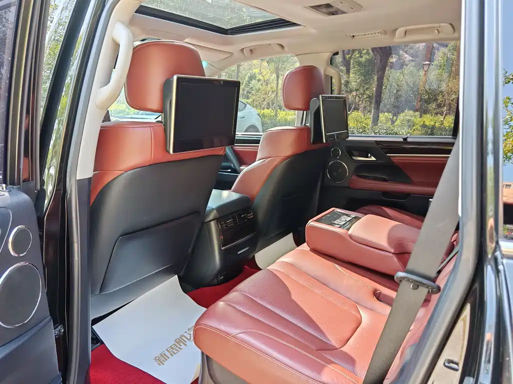 Lexus LX — миниатюра 11