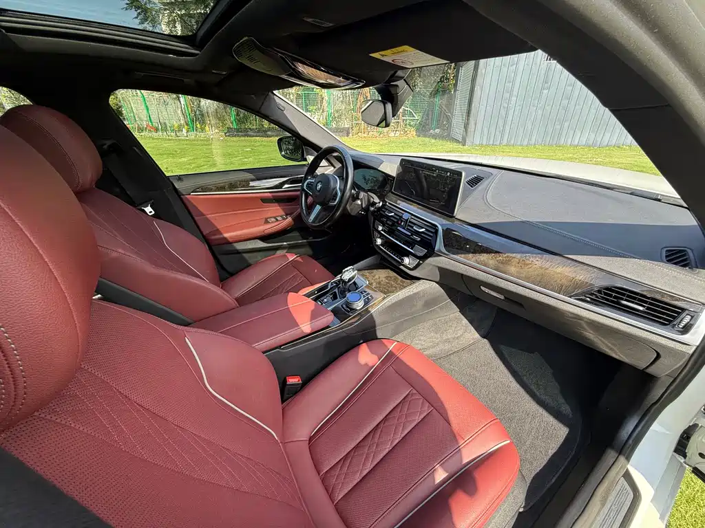 BMW 5 Series — миниатюра 13