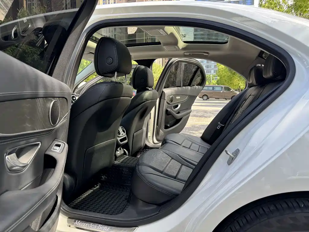 Mercedes-Benz C-Class — миниатюра 9