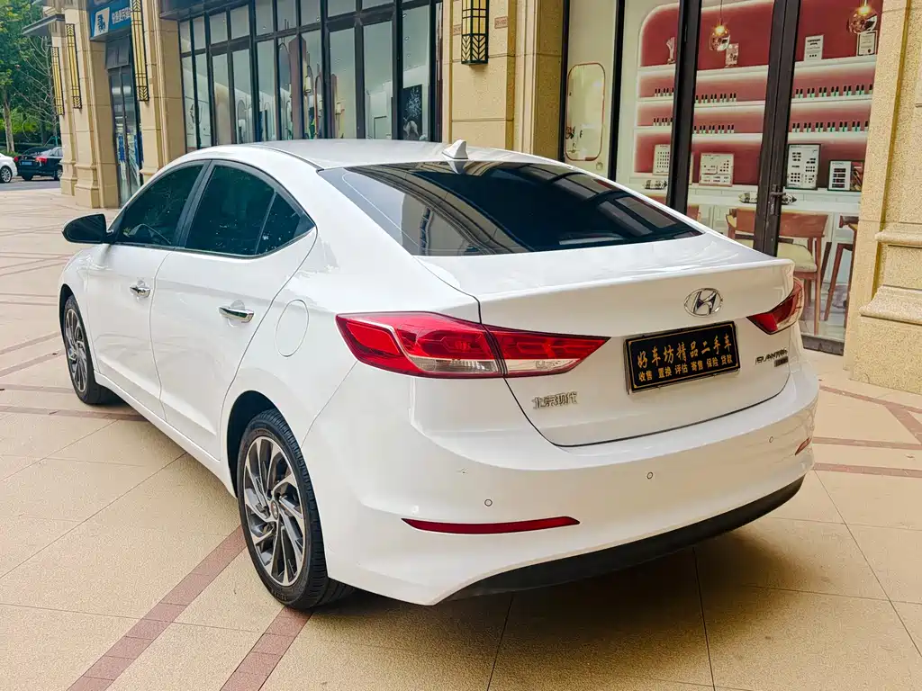Hyundai Elantra — миниатюра 6