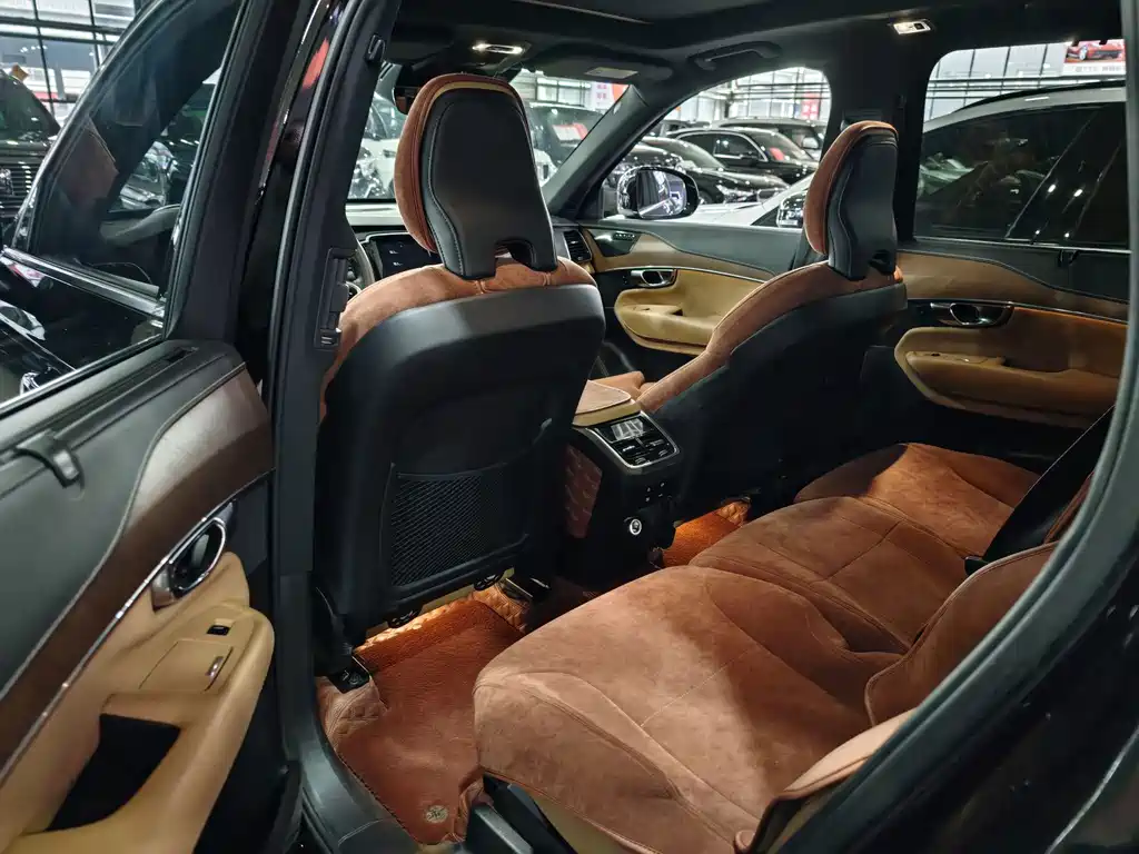 Volvo XC90 — миниатюра 8