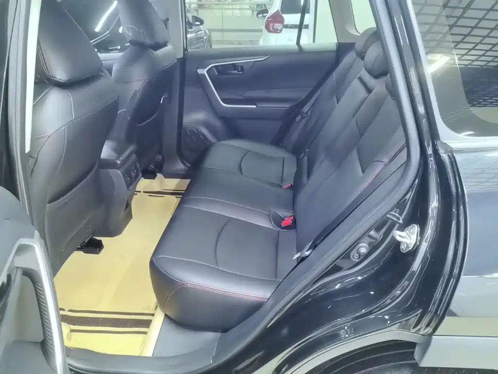 Toyota RAV4 — миниатюра 17