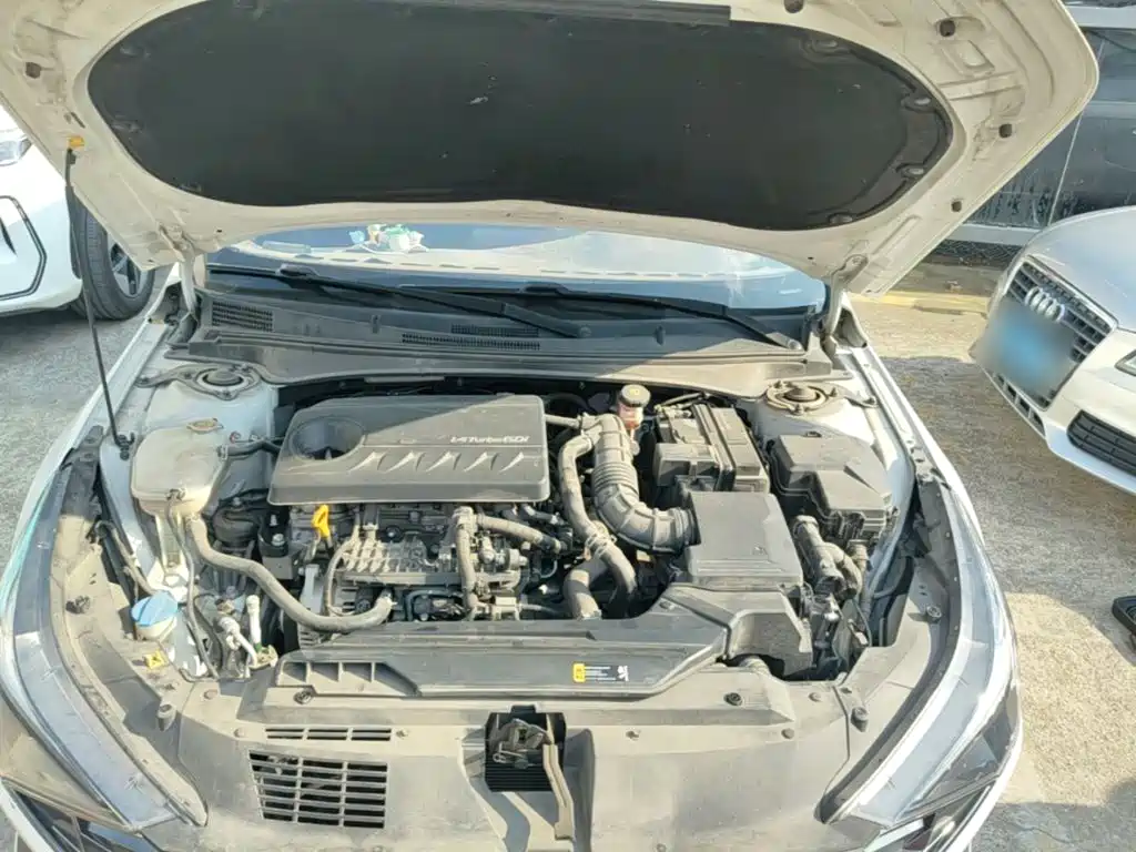 Hyundai Elantra — миниатюра 20