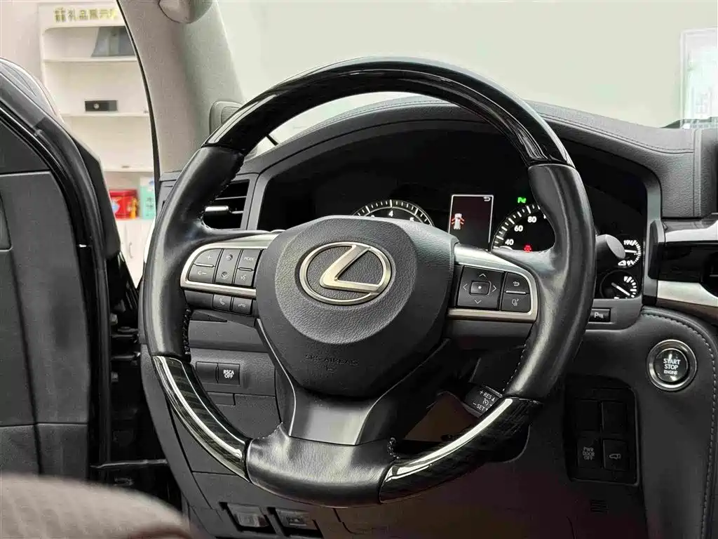 Lexus LX — миниатюра 15