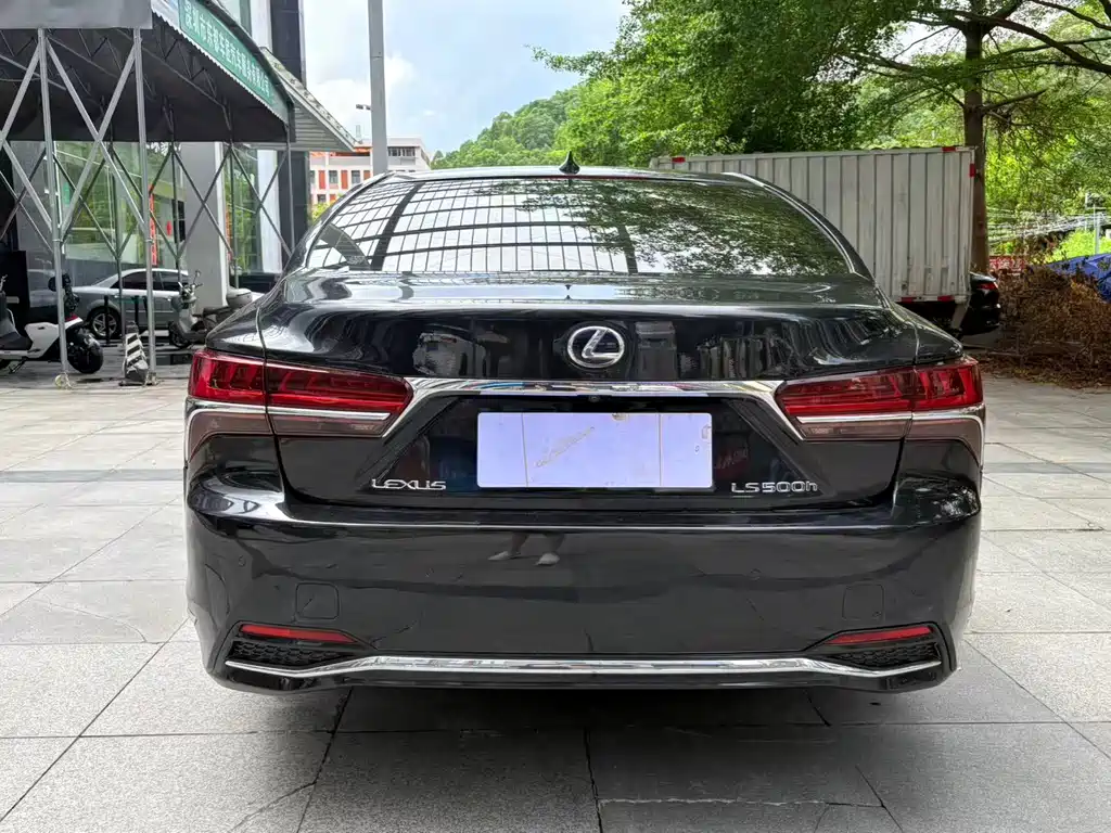 Lexus LS — миниатюра 9