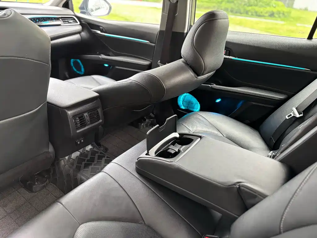 Toyota Camry — миниатюра 12