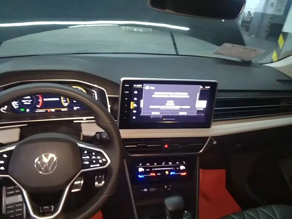 Volkswagen Tiguan L — миниатюра 10