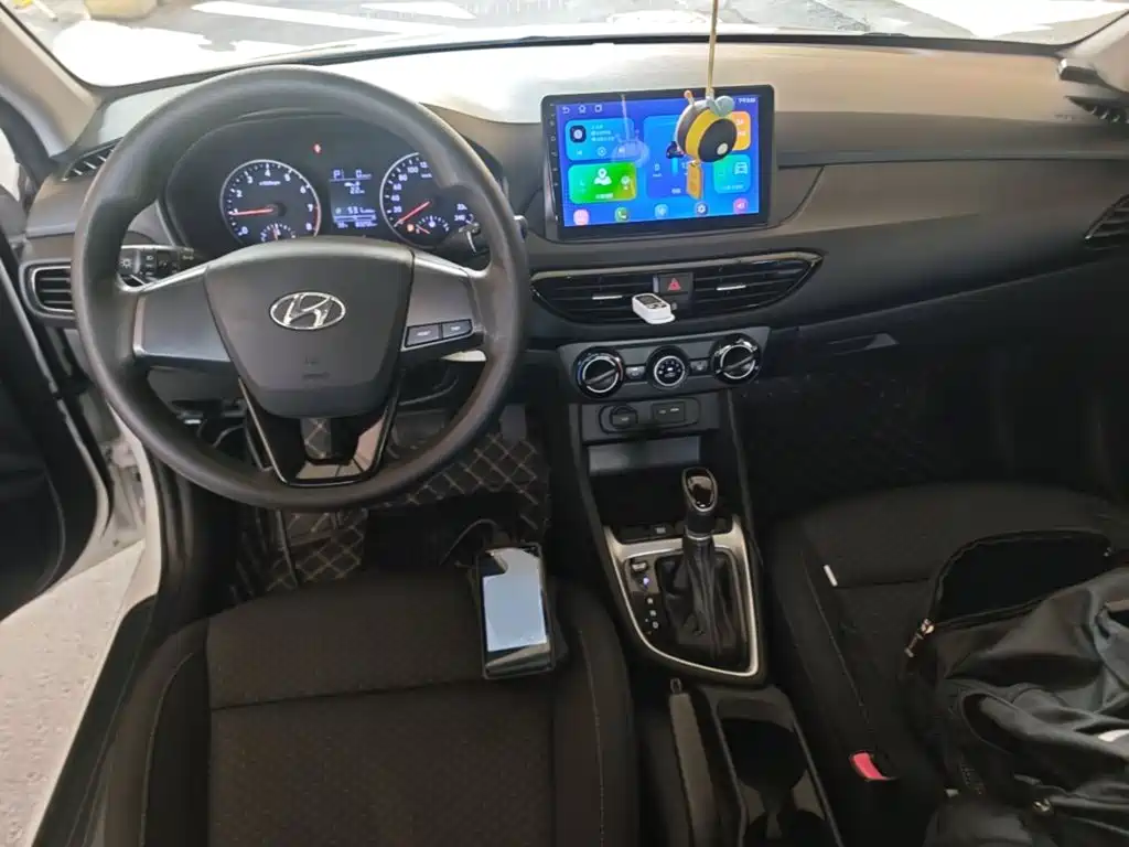 Hyundai Elantra — миниатюра 10