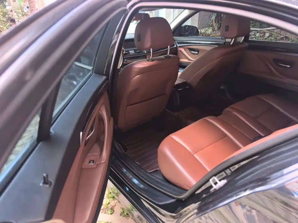 BMW 5 Series — миниатюра 13