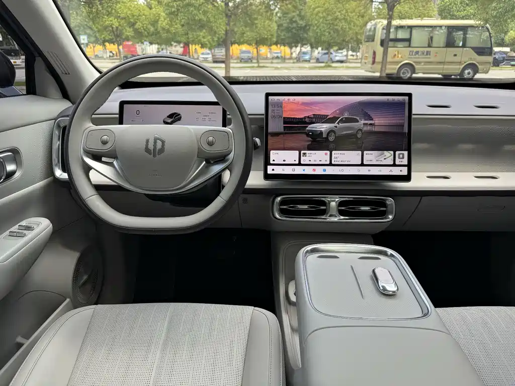 Leapmotor Leapmotor B10 — миниатюра 11