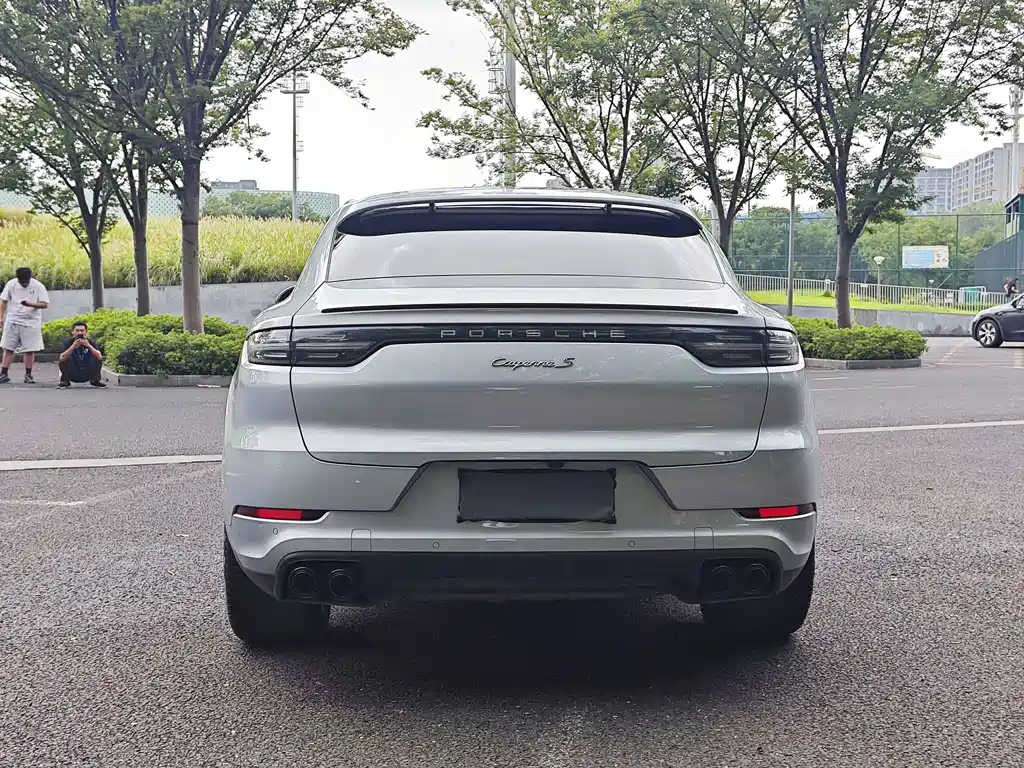 Porsche Cayenne — миниатюра 7