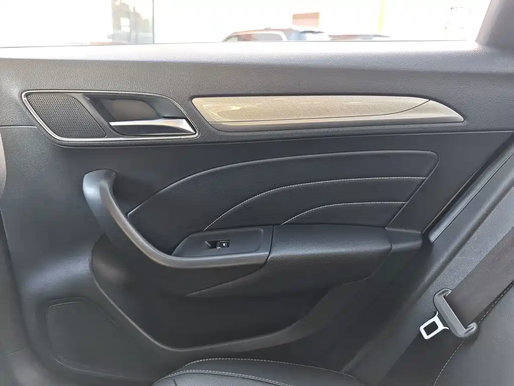 Roewe i6 New Energy — миниатюра 16