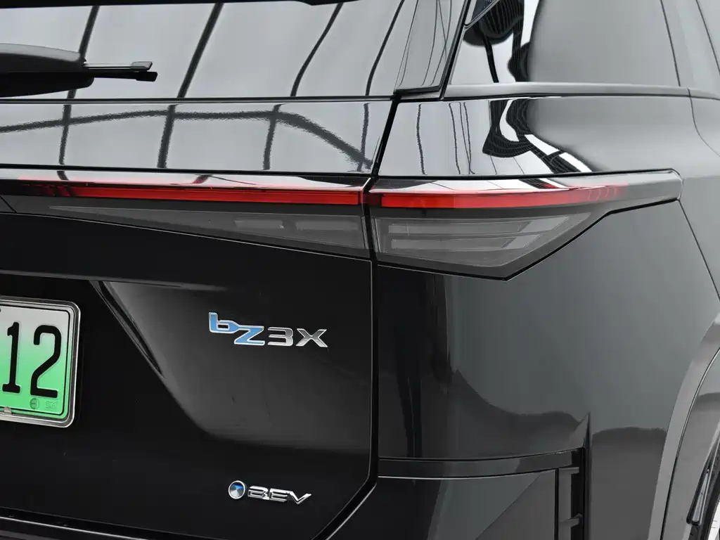 Toyota bZ3X — миниатюра 8