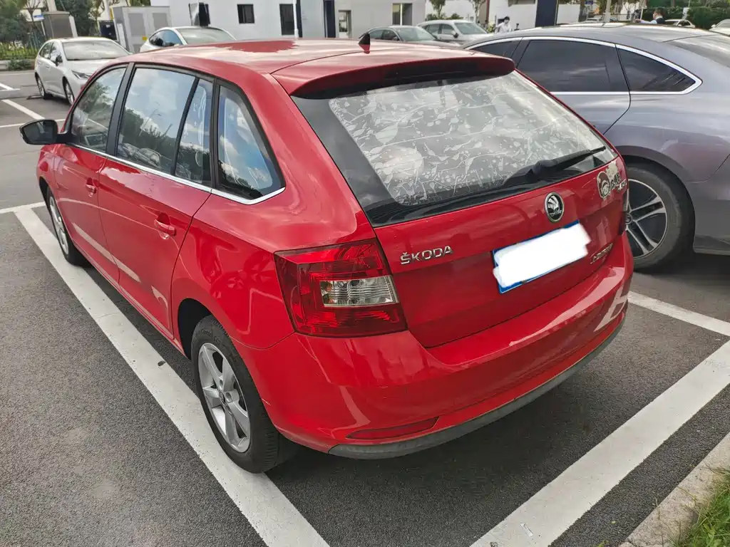 Skoda Rapid Spaceback — миниатюра 4