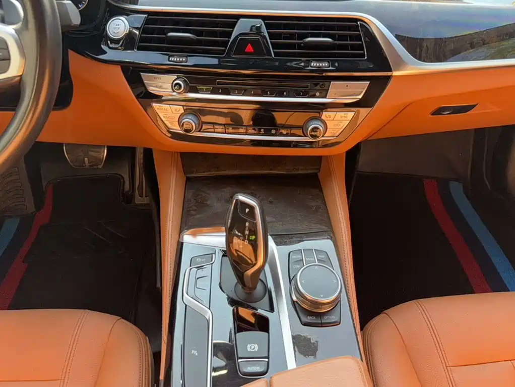BMW 5 Series — миниатюра 10