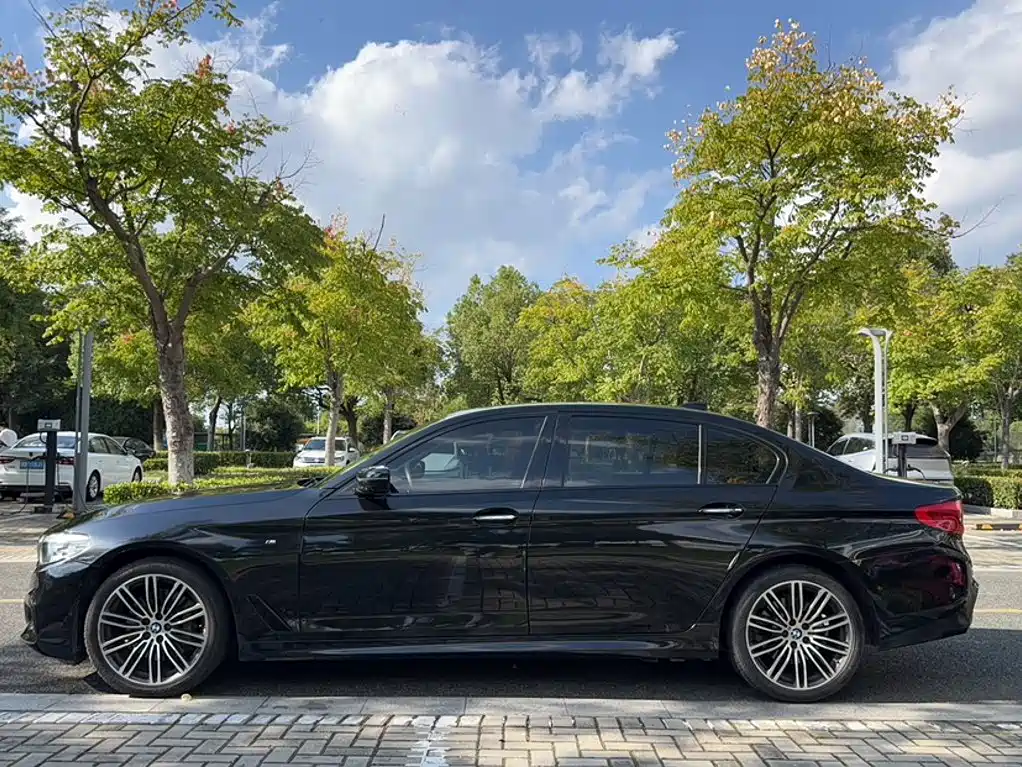 BMW 5 Series — миниатюра 25