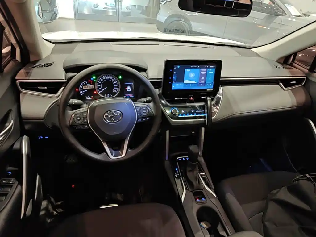 Toyota Corolla Cross — миниатюра 10