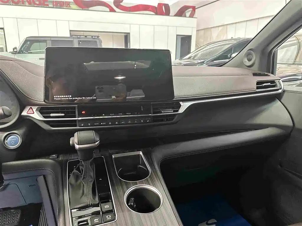 Toyota Sienna — миниатюра 10