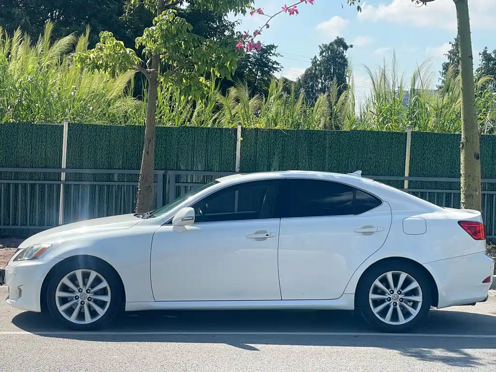Lexus IS — миниатюра 6