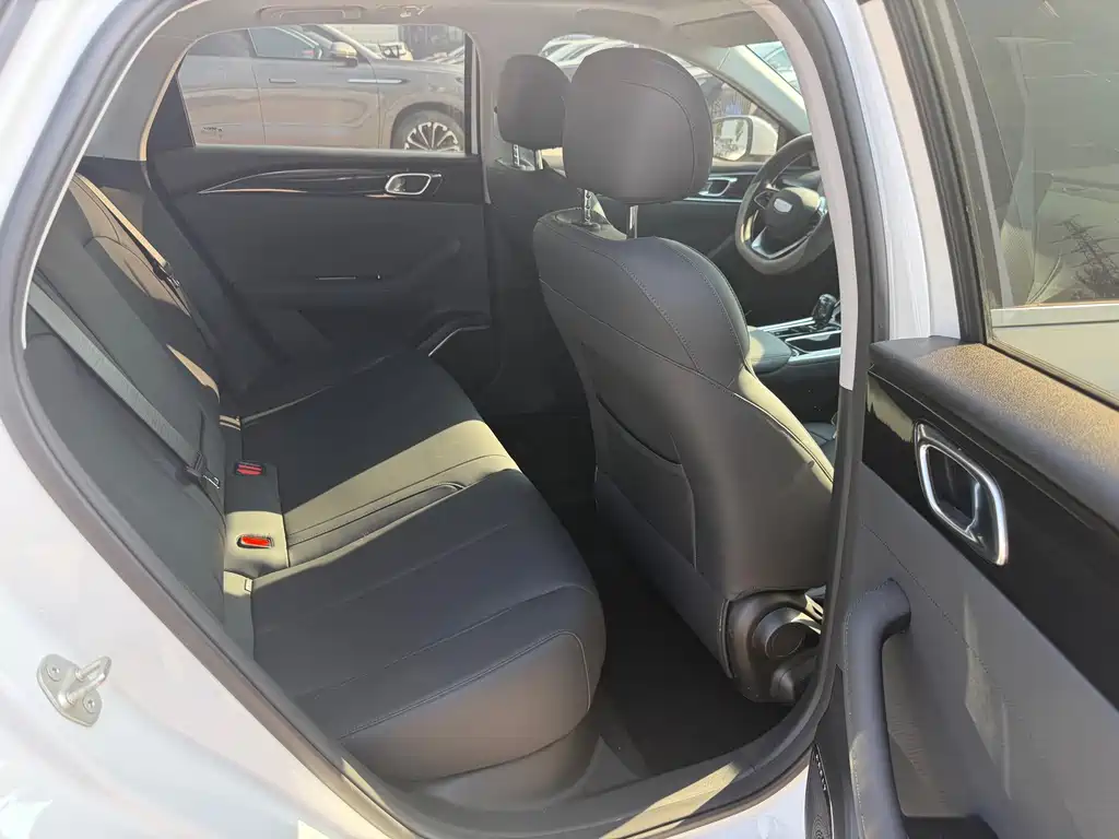 Geely Emgrand — миниатюра 14