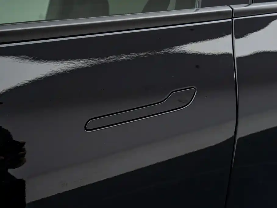 Tesla Model Y — миниатюра 25