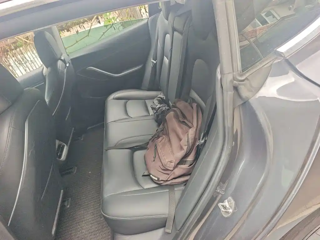 Tesla Model 3 — миниатюра 18