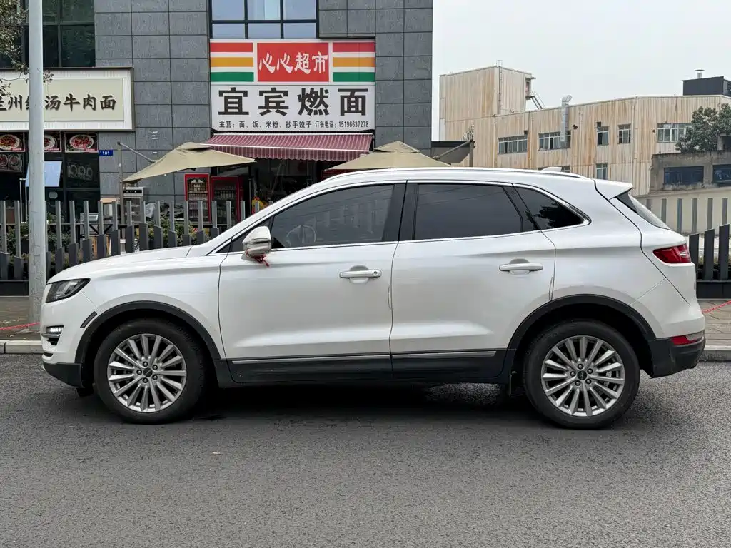 Lincoln MKC — миниатюра 3