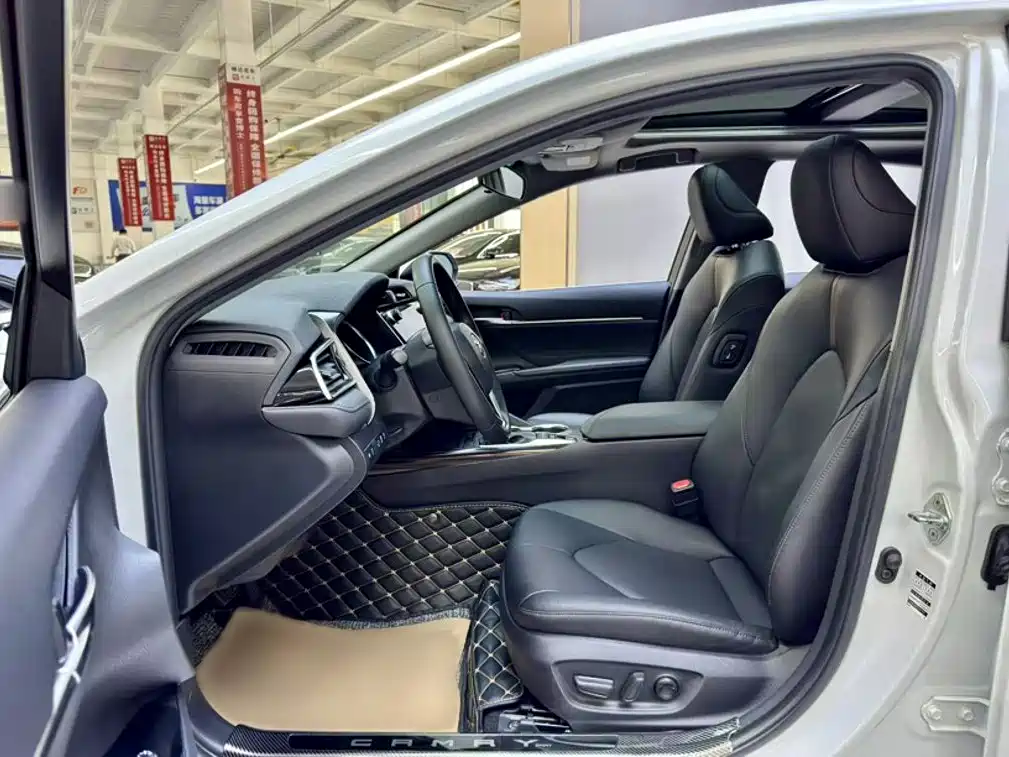 Toyota Camry — миниатюра 13