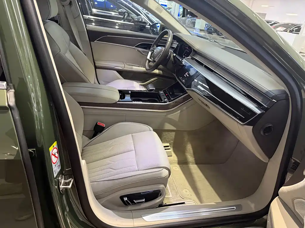 Audi A8 — миниатюра 5