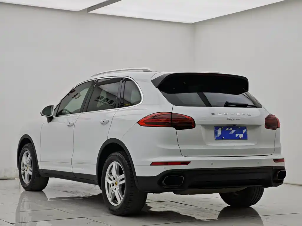 Porsche Cayenne — миниатюра 8