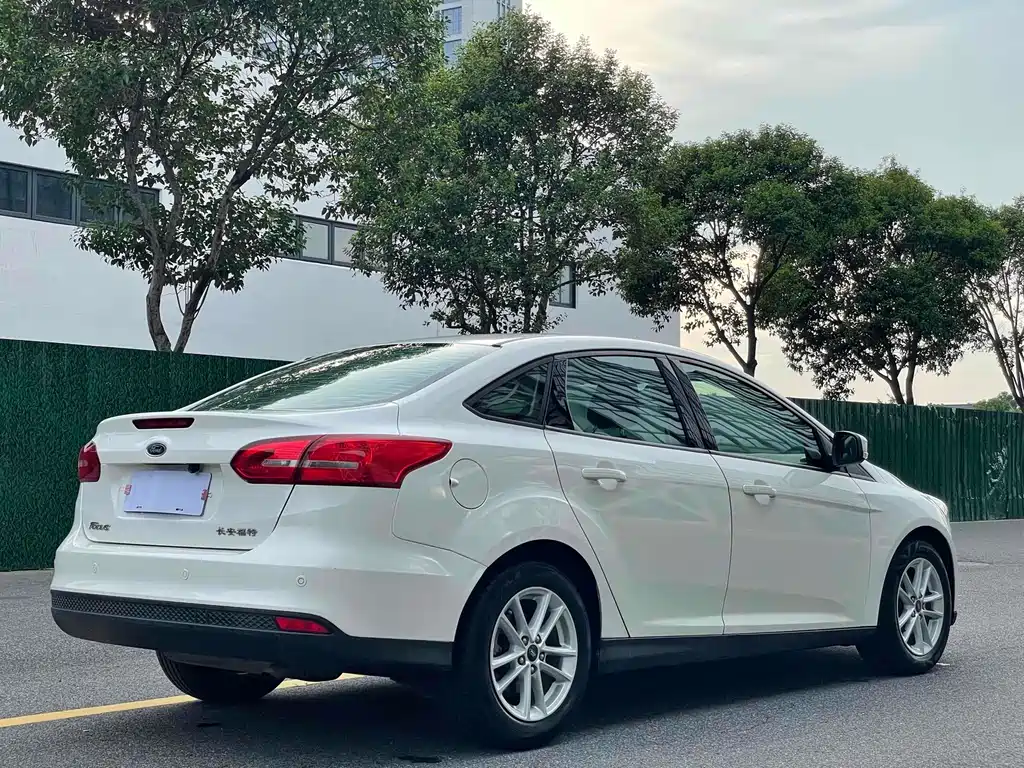Ford Focus — миниатюра 15