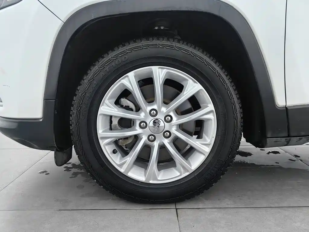 Jeep Cherokee — миниатюра 17