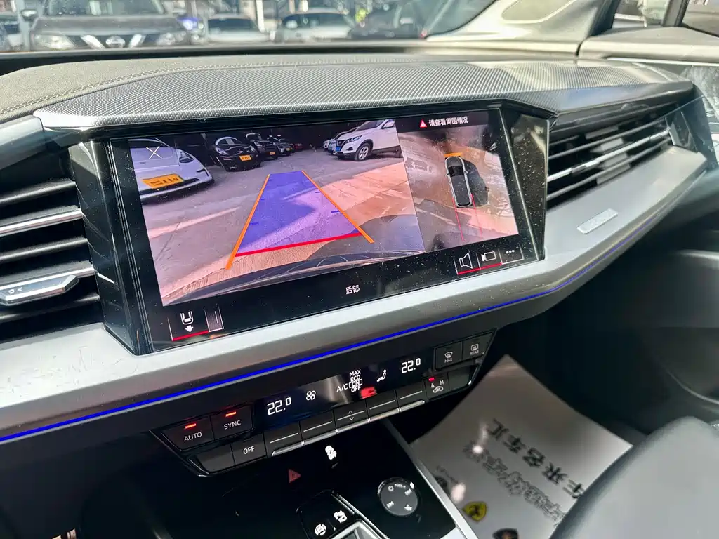 Audi Q4 e-tron — миниатюра 11