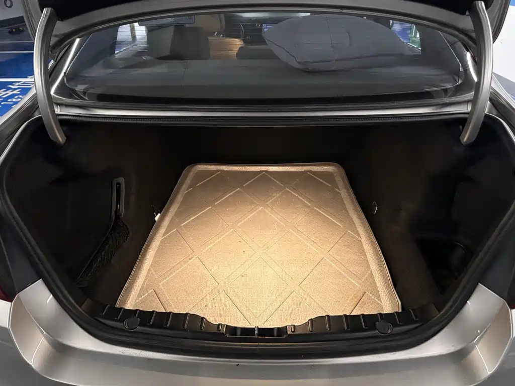 BMW 5 Series — миниатюра 18