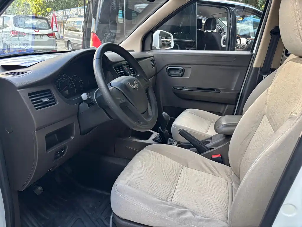 Wuling Rongguang V — миниатюра 12