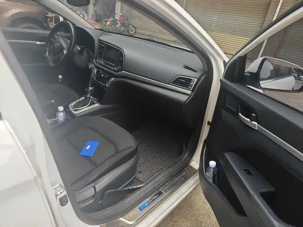 Hyundai Elantra — миниатюра 19