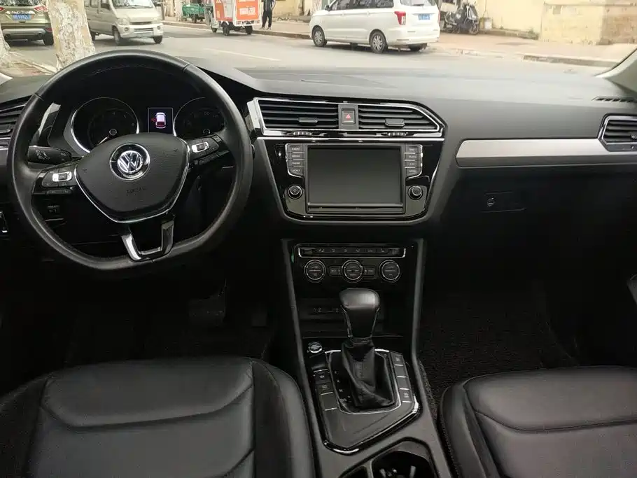 Volkswagen Tiguan L — миниатюра 12