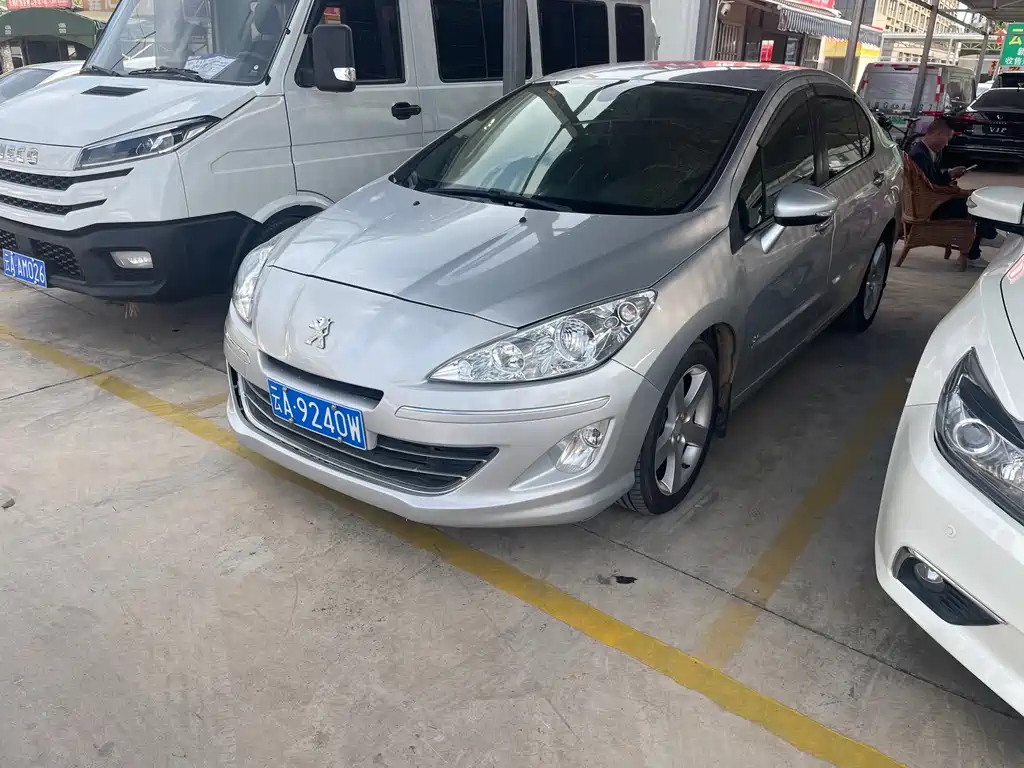 Peugeot 408