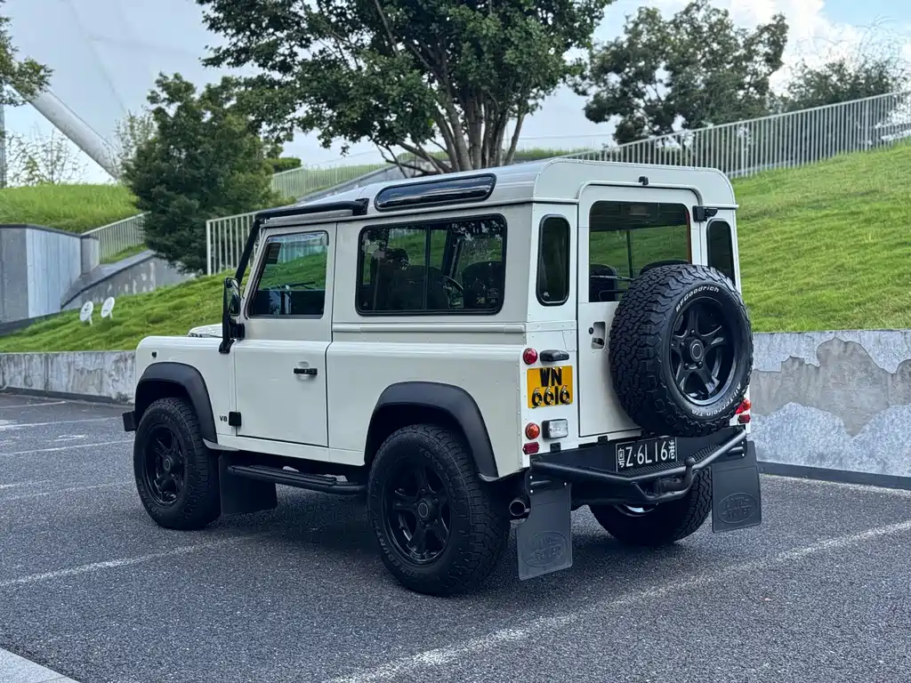 Land Rover Defender — миниатюра 6