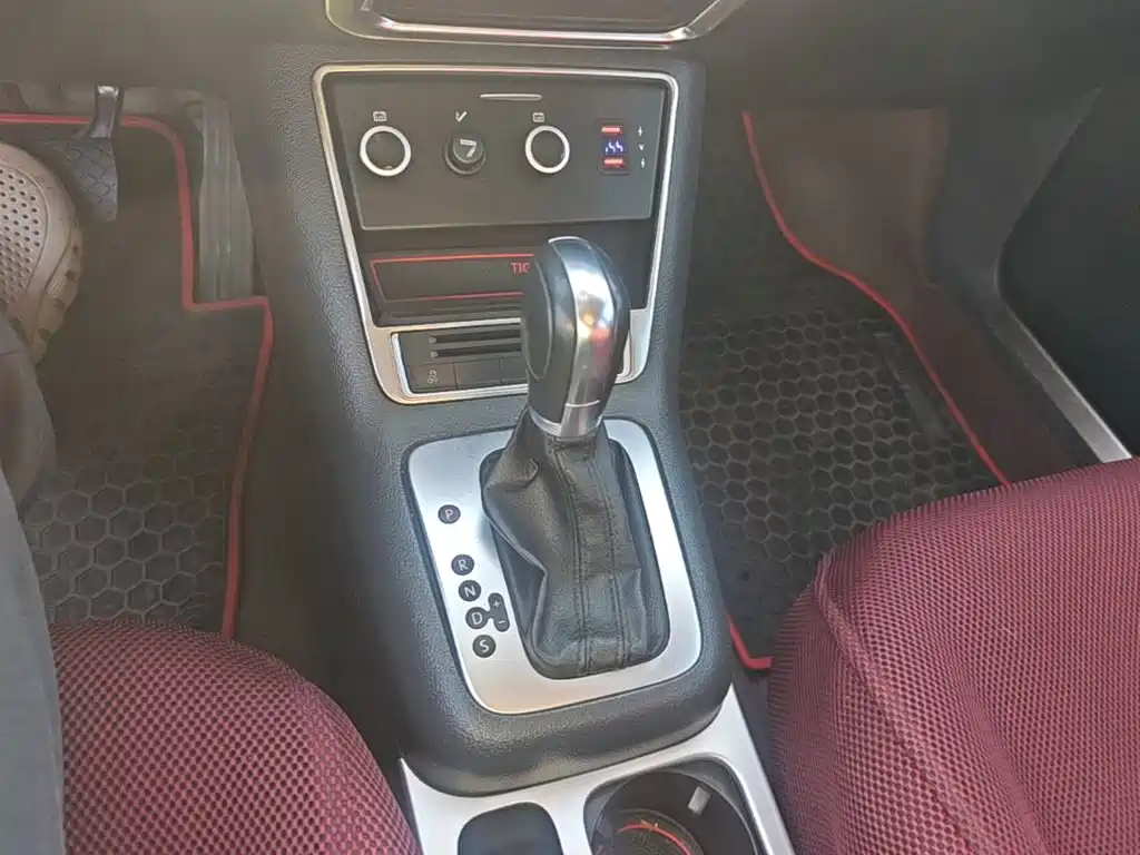 Volkswagen Tiguan — миниатюра 14