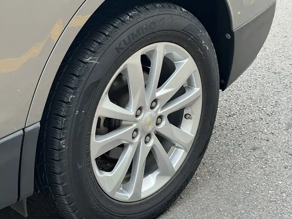 Chevrolet Equinox — миниатюра 18